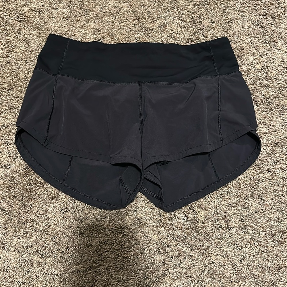 Like new Lululemon Speed up 2.5” black shorts